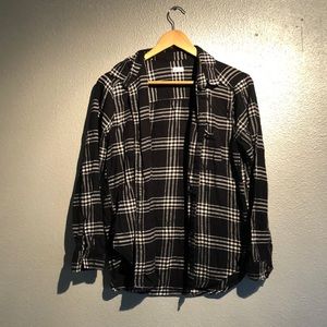 Black and white Hollister flannel